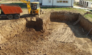 Рытье котлованов под фундамент в Воскресенске – цена от 2585 руб. за м3 | ИП Садыков В. Р.